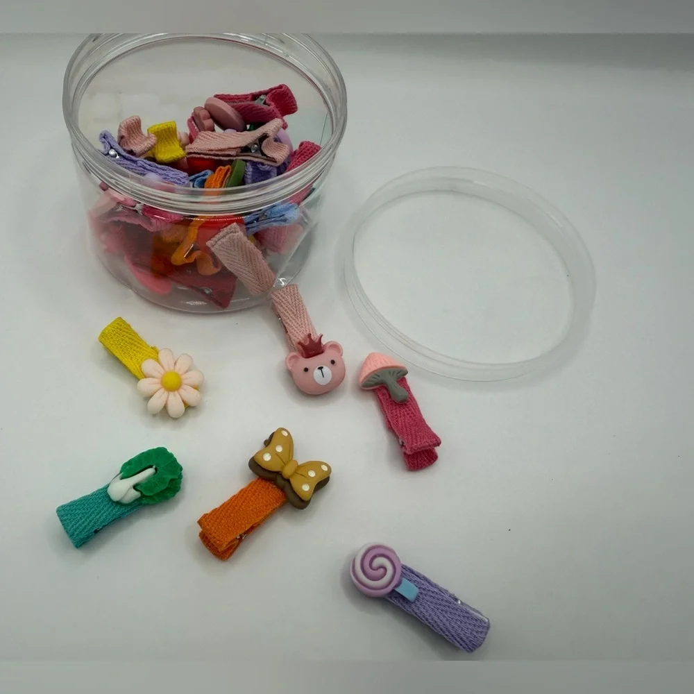 1 jar of small cute hair clips NiP